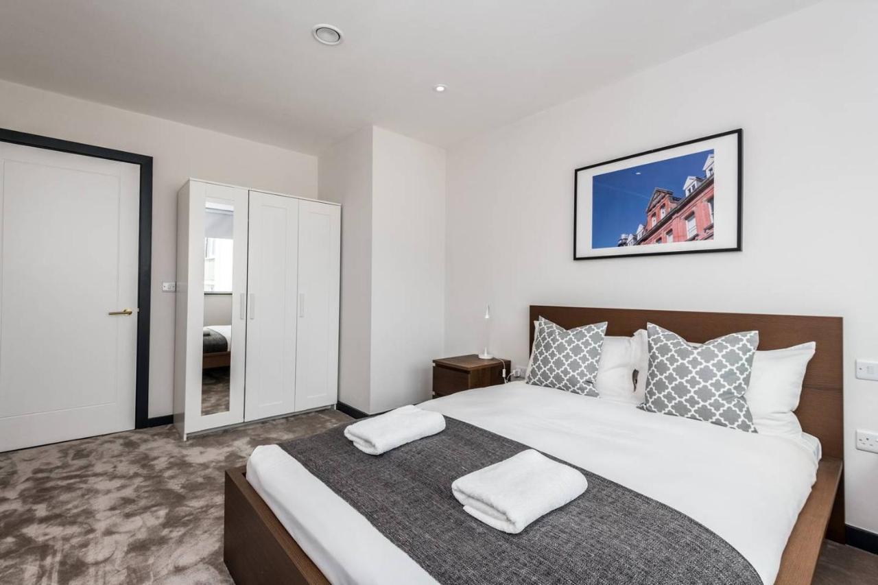 Waterfront Apartment With View Of Liver Building ลิเวอร์พูล ภายนอก รูปภาพ