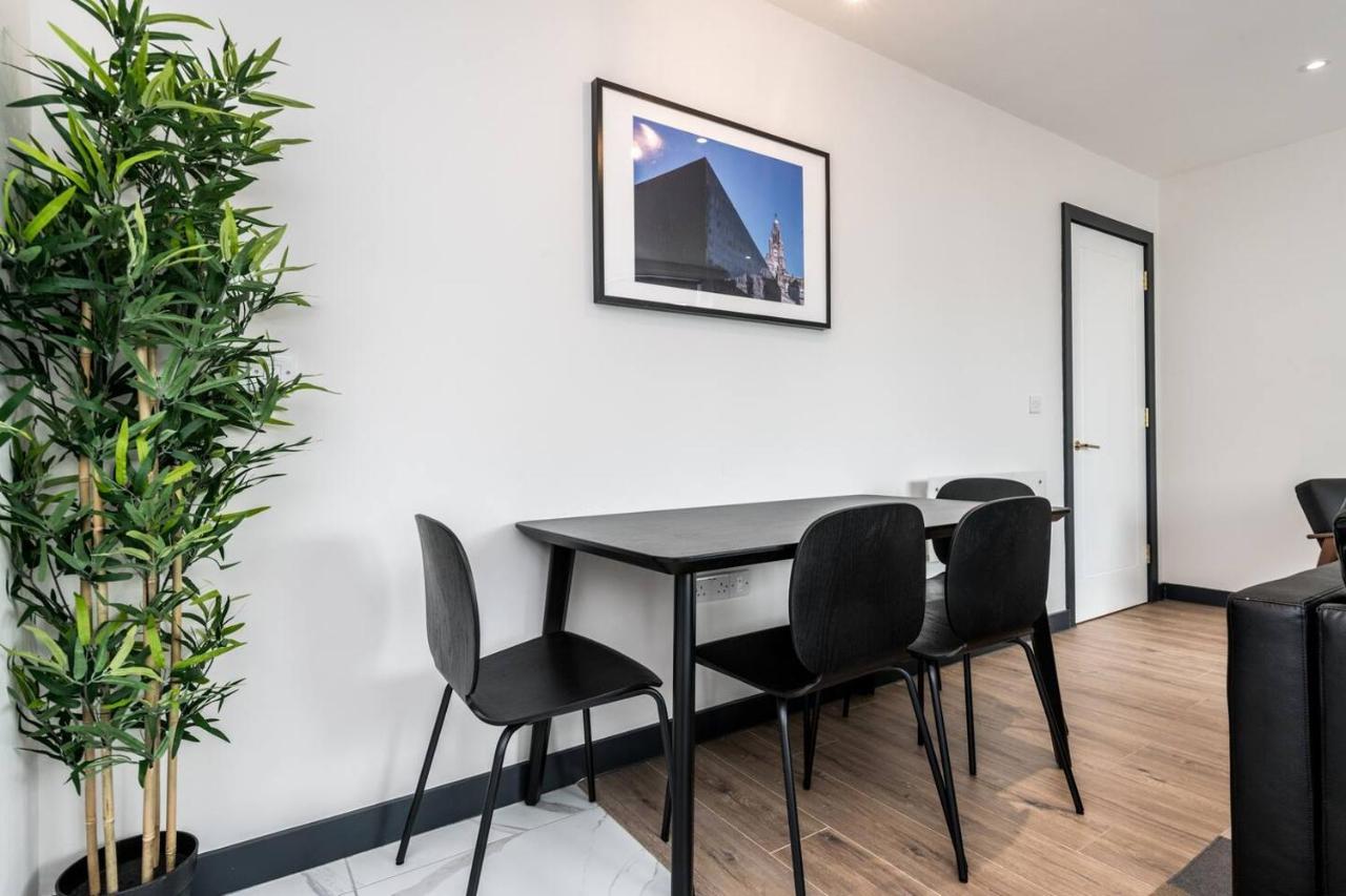Waterfront Apartment With View Of Liver Building ลิเวอร์พูล ภายนอก รูปภาพ